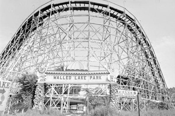 Walled Lake Amusement Park (Walled Lake Park) - Roller Coaster And Entrance